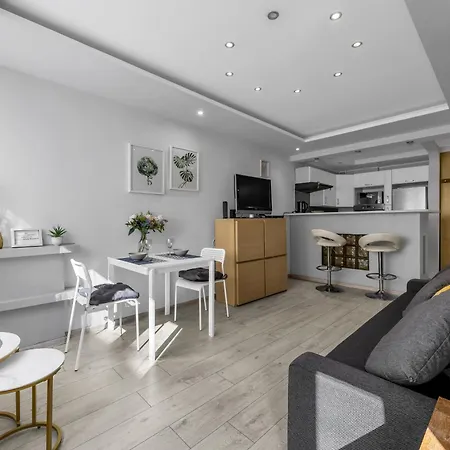 Rondo Onz - Location, Balcony - By Rentujemy Apartamento