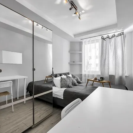 Rondo Onz - Location, Balcony - By Rentujemy Apartment *